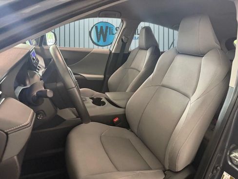 Used 2023 Toyota Venza LE AWD/4WD image 21