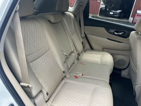 Used 2020 Nissan Rogue SV w/ Premium Package FWD image 12