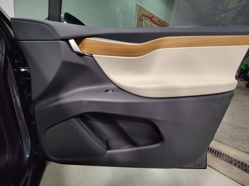 Used 2020 Tesla Model X Long Range image 9