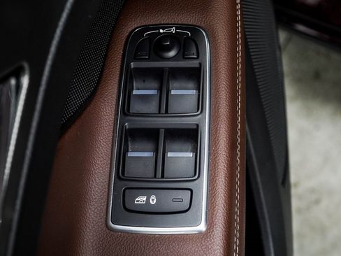 Used 2017 Jaguar XF S image 31