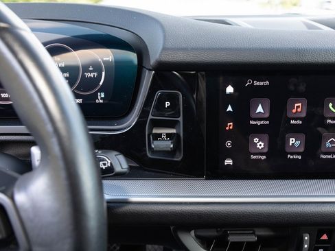 Used 2024 Porsche Cayenne image 27