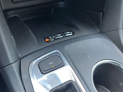 Used 2021 Chevrolet Equinox Premier AWD/4WD image 17