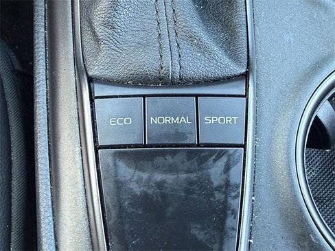 Used 2022 Toyota Camry SE image 20