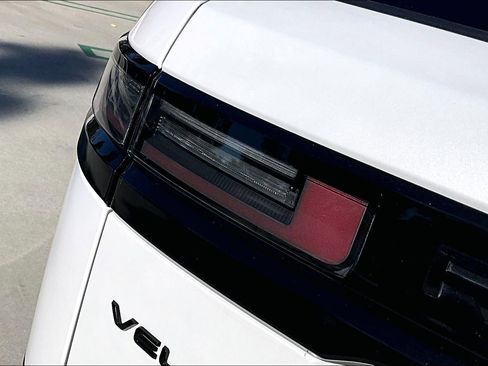 Used 2024 Land Rover Range Rover Velar Dynamic SE image 31