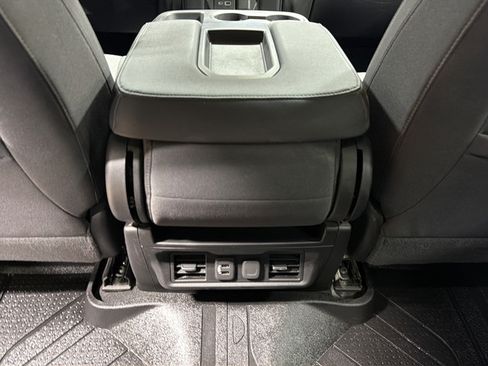 Used 2022 Chevrolet Silverado 1500 LT w/ Bed Protection Package AWD/4WD image 12