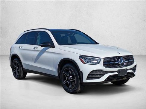 Used 2021 Mercedes-Benz GLC 300 4MATIC image 3