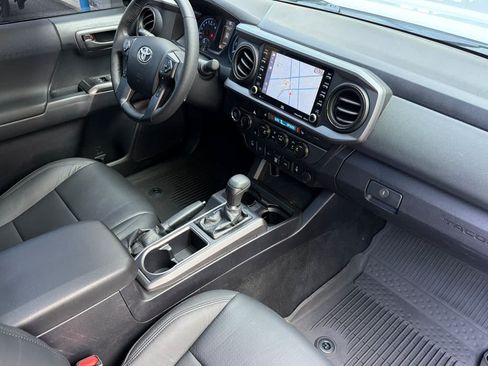 Used 2021 Toyota Tacoma TRD Off-Road w/ TRD Premium Off Road Package AWD/4WD image 17