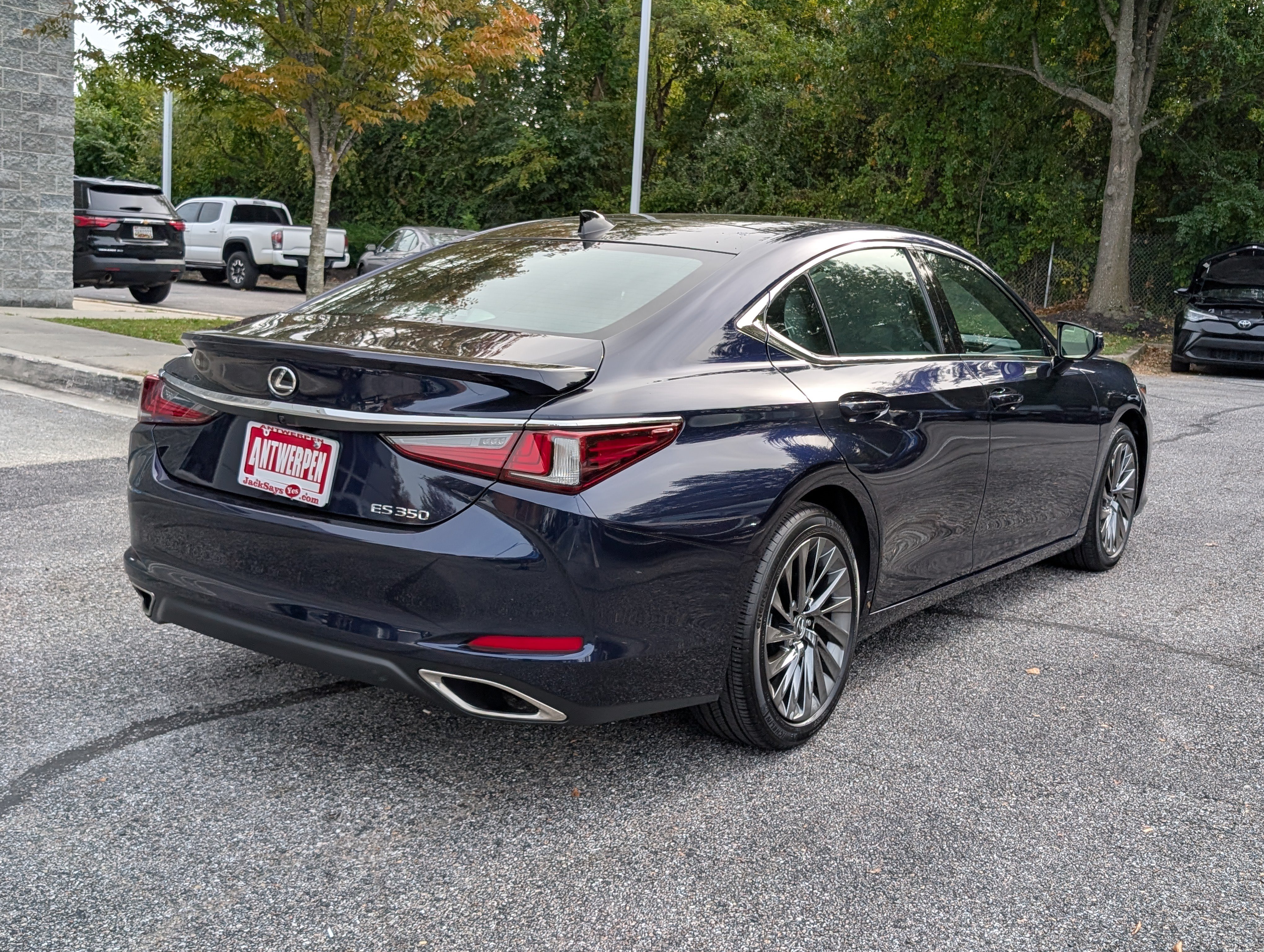 Used 2025 Lexus ES 350 Ultra Luxury FWD image 3