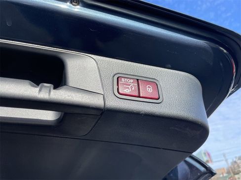 Used 2020 Mercedes-Benz GLB 250 4MATIC image 39