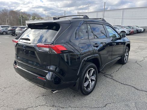 Used 2021 Toyota RAV4 SE w/ Weather & Moonroof Package image 4