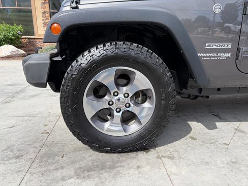 Used 2018 Jeep Wrangler Unlimited Sport S AWD/4WD image 21
