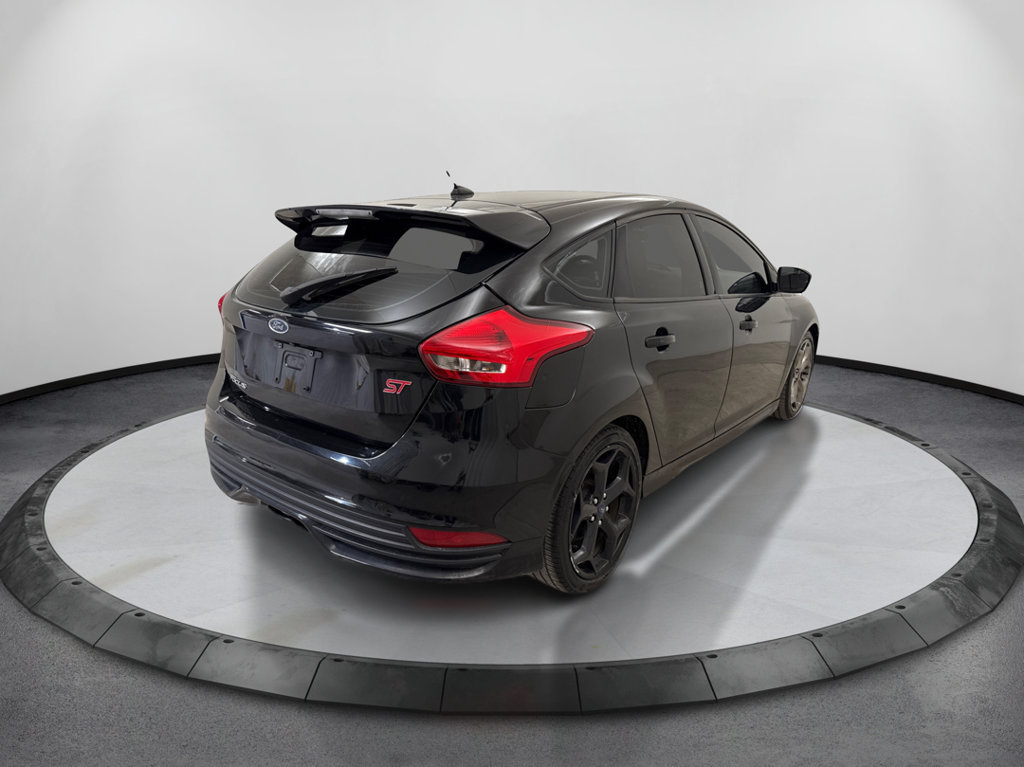 Used 2017 Ford Focus ST FWD image 6