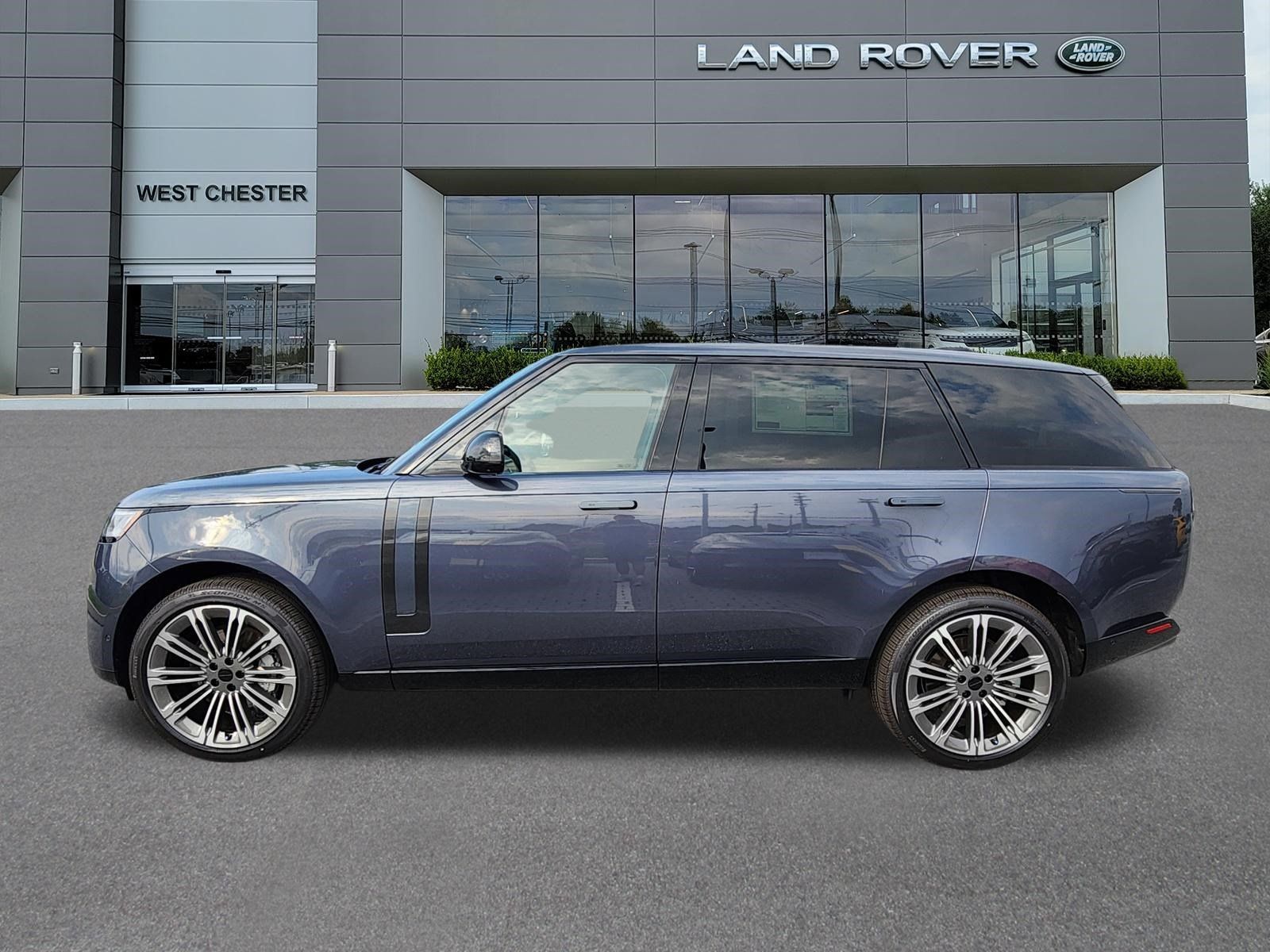 New 2026 Land Rover Range Rover Long Wheelbase SE AWD/4WD image 5