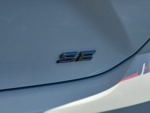 Used 2025 Toyota Camry SE FWD image 29