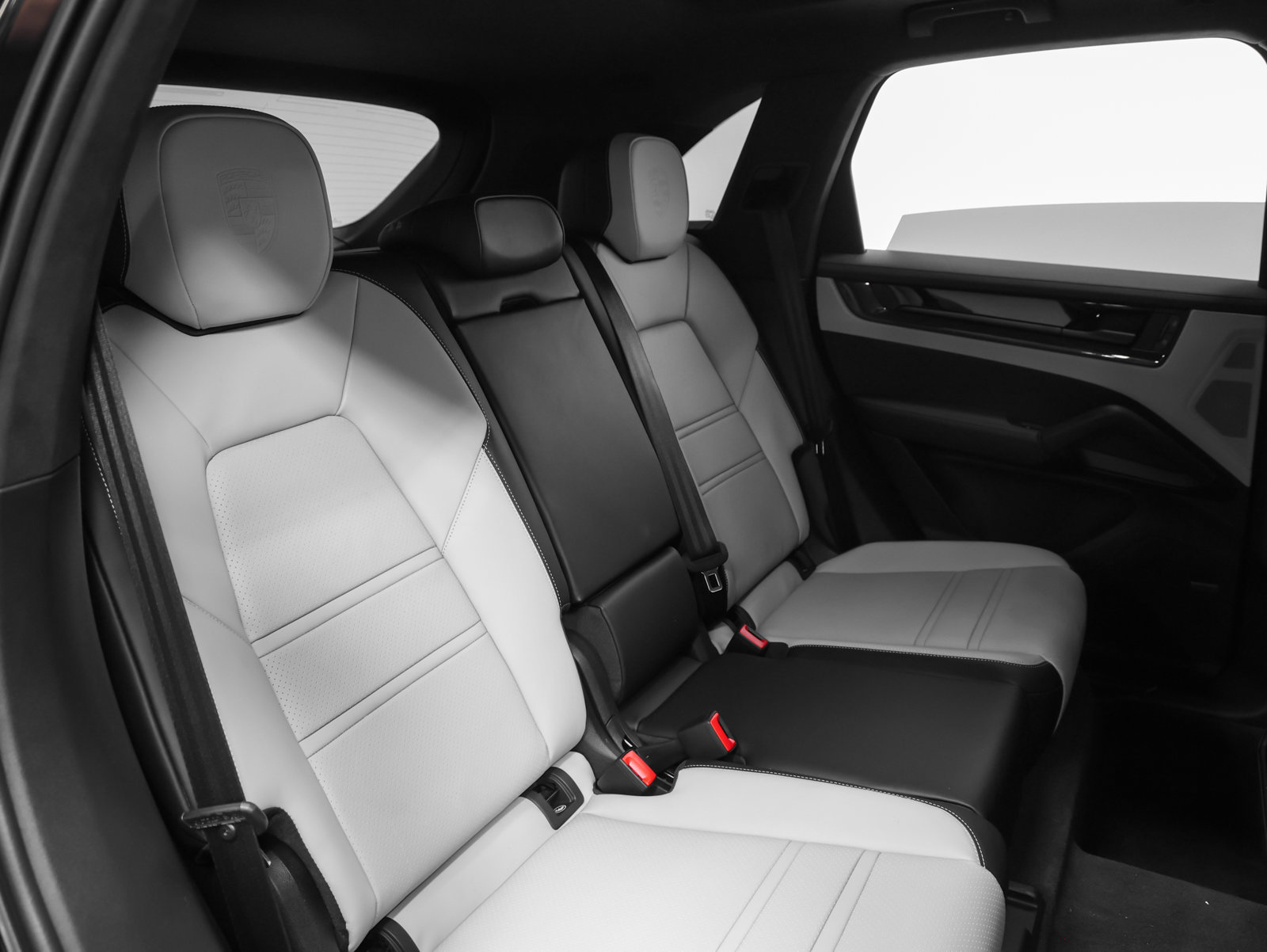 Certified 2026 Porsche Cayenne GTS AWD/4WD image 28