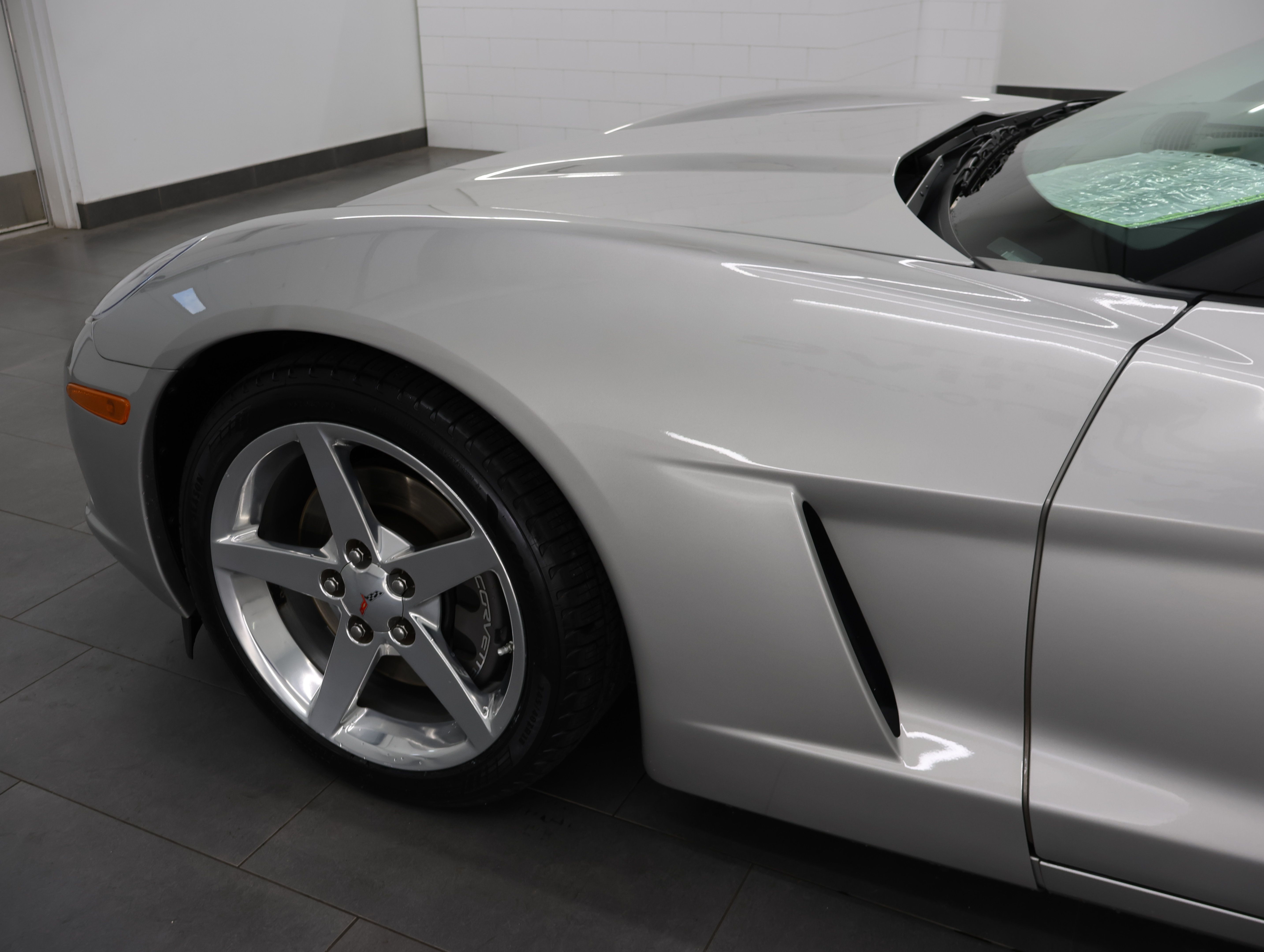 Used 2005 Chevrolet Corvette Coupe w/ Preferred Equipment Group RWD image 26