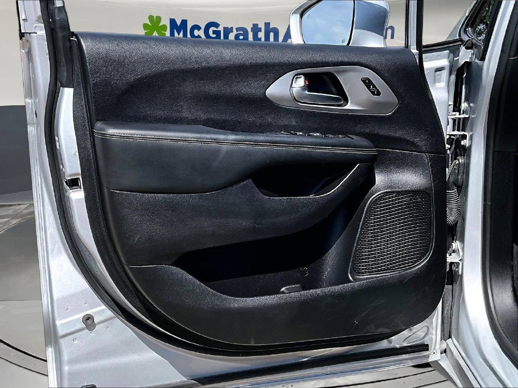 Used 2022 Chrysler Pacifica Limited w/ S Appearance Package FWD image 23