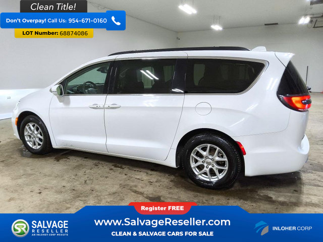 Used 2022 Chrysler Pacifica Touring-L FWD image 3