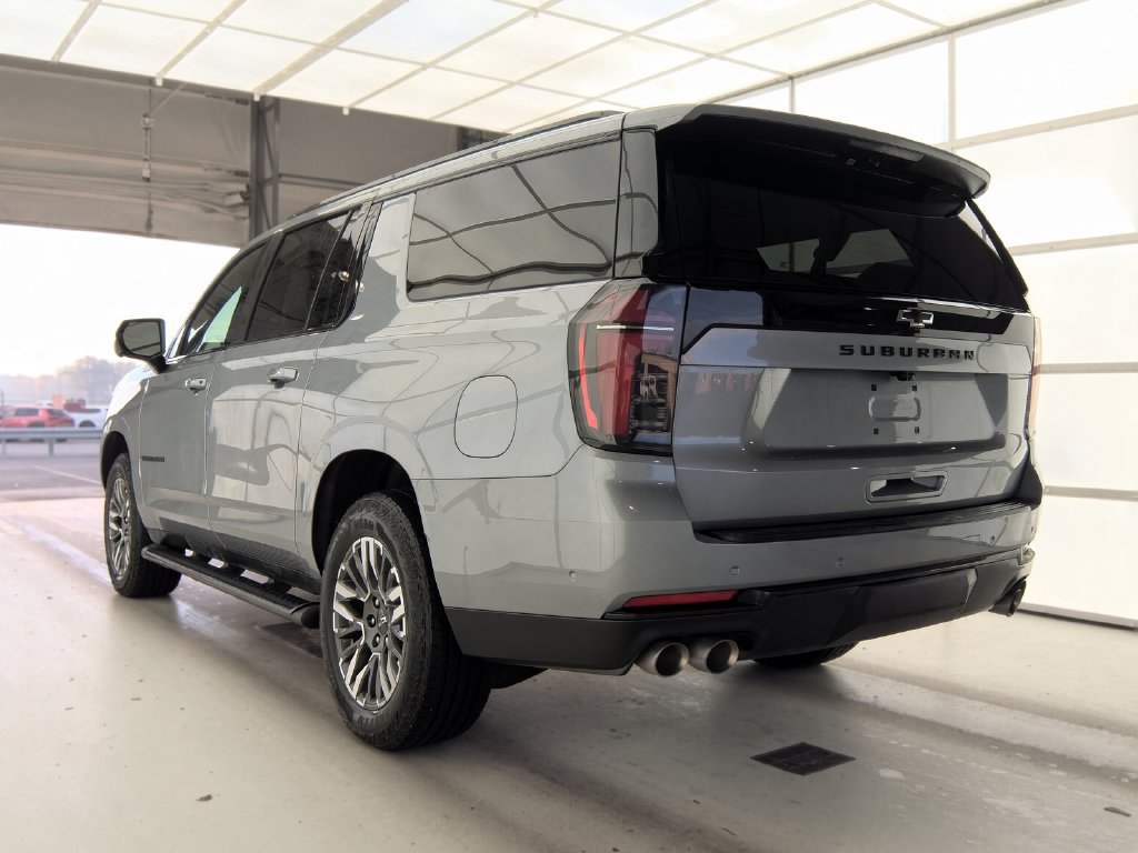 Used 2025 Chevrolet Suburban Z71 AWD/4WD image 4