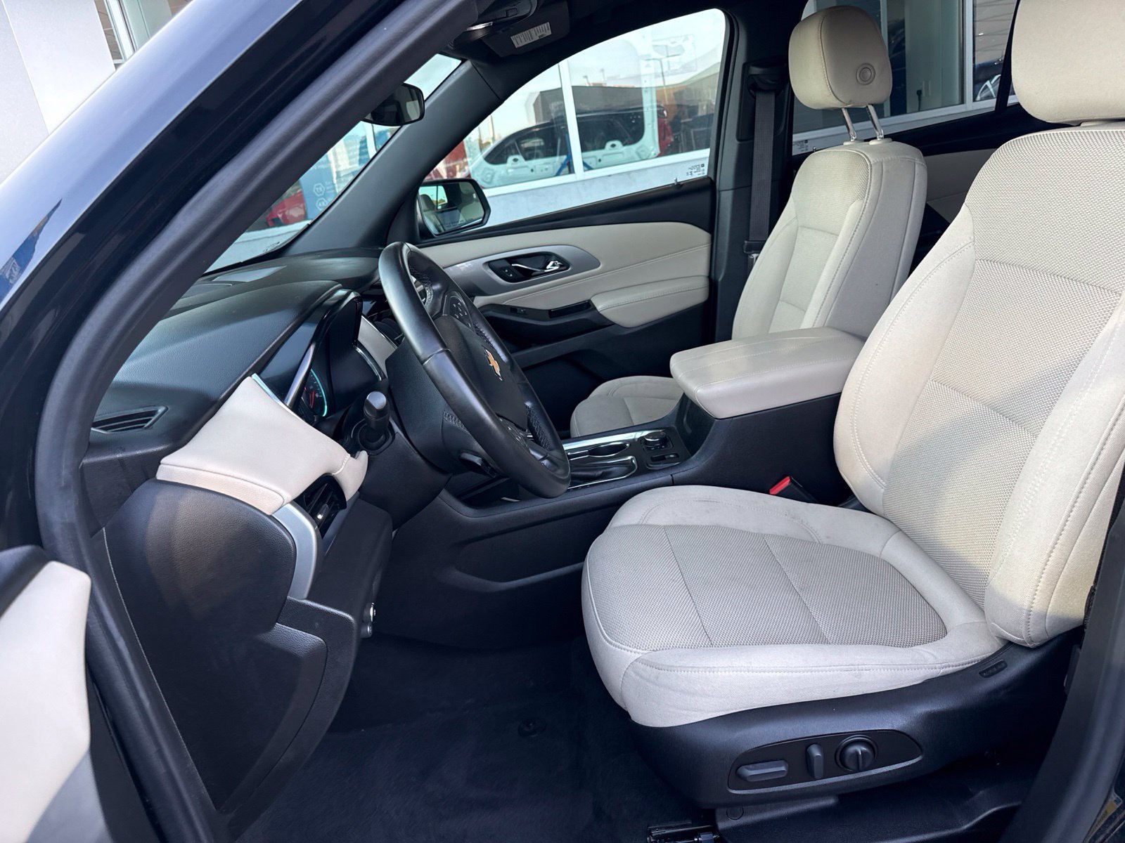 Used 2023 Chevrolet Traverse LT w/ LPO, Cargo Package AWD/4WD image 21