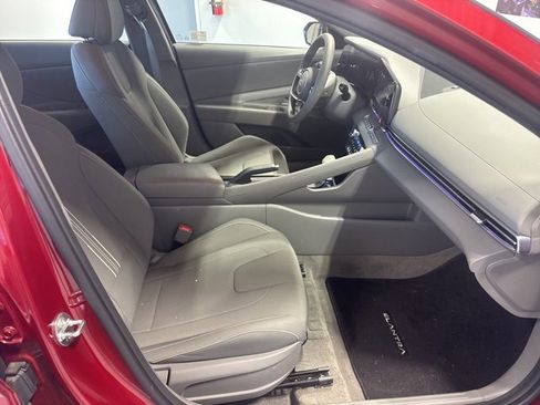 Used 2024 Hyundai Elantra SEL image 19