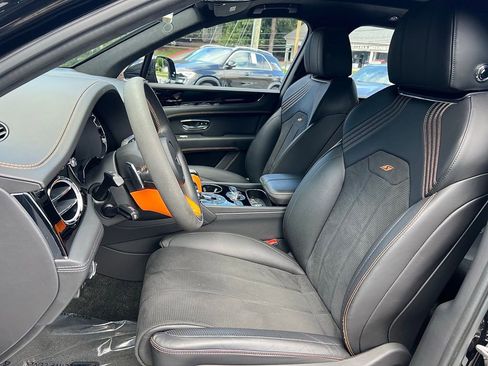 Used 2023 Bentley Bentayga image 27