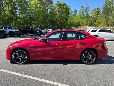 Used 2024 Alfa Romeo Giulia Veloce AWD/4WD image 8