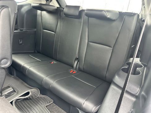 Used 2025 Toyota Highlander Platinum image 17