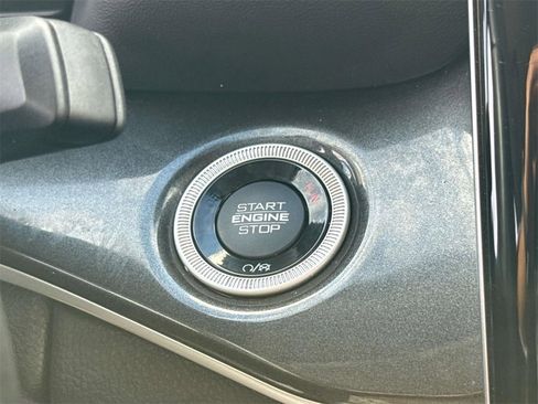 Used 2022 Jeep Grand Cherokee Laredo w/ Luxury Tech Group I image 40