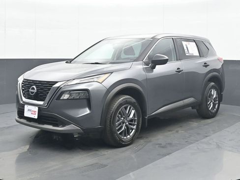 Used 2023 Nissan Rogue S image 2