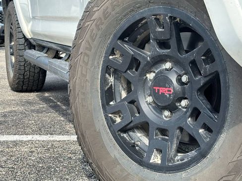 Used 2022 Toyota 4Runner SR5 Premium w/ Moonroof Package RWD image 2