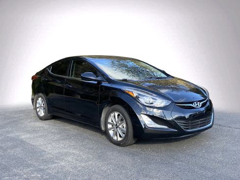 Used 2015 Hyundai Elantra SE w/ Option Group 03 image 2