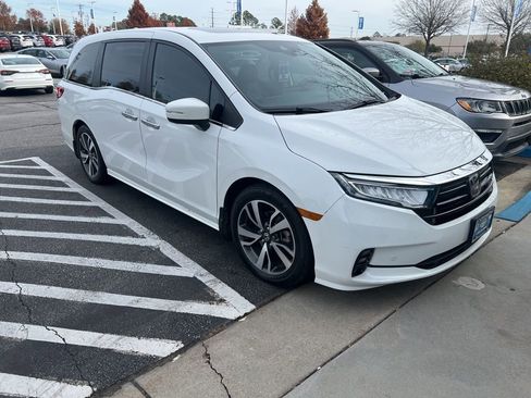 Used 2023 Honda Odyssey Touring image 3