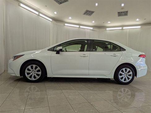 Used 2021 Toyota Corolla LE image 5