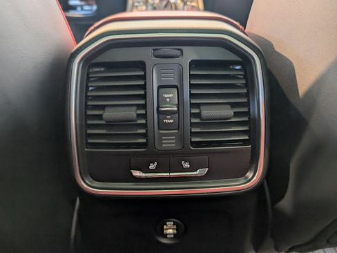 Used 2019 Porsche Macan S image 26