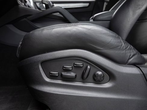 Certified 2023 Porsche Cayenne Platinum Edition AWD/4WD image 22
