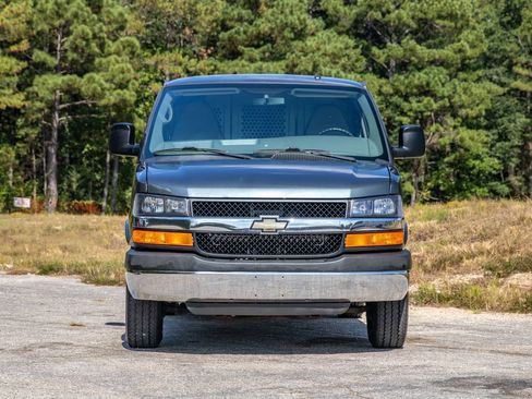 Used 2014 Chevrolet Express 2500 image 2