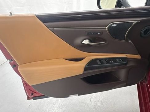 Used 2021 Lexus ES 300h w/ Premium Package image 16