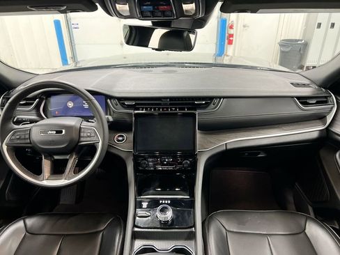 Used 2024 Jeep Grand Cherokee L Limited AWD/4WD image 10