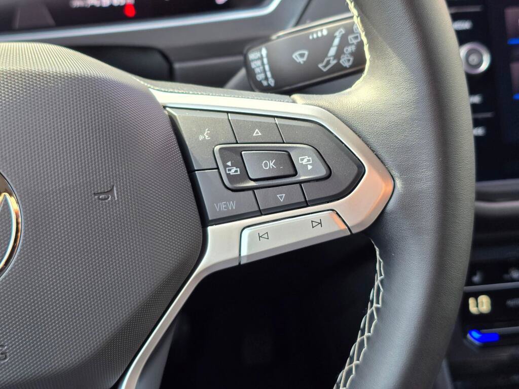 Used 2024 Volkswagen Tiguan SE AWD/4WD image 27