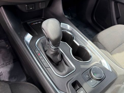 Used 2023 Chevrolet Traverse LT image 32