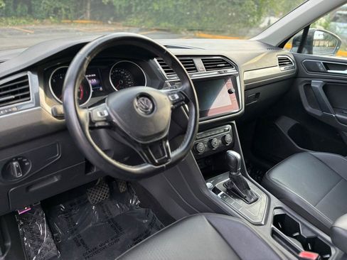 Used 2018 Volkswagen Tiguan SE FWD image 11