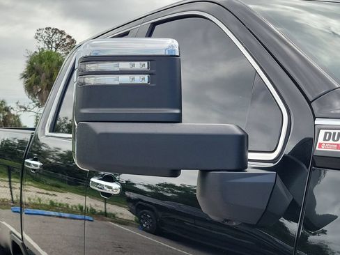 Used 2025 GMC Sierra 3500 Denali w/ Denali Reserve Package AWD/4WD image 9