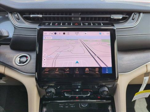 New 2025 Jeep Grand Cherokee Limited w/ Black Appearance Package image 15