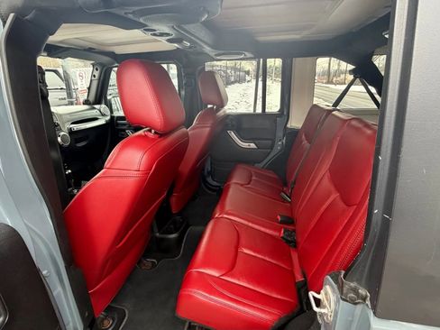 Used 2013 Jeep Wrangler Unlimited Rubicon image 21