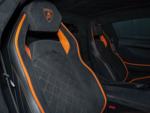 Used 2018 Lamborghini Aventador S image 30