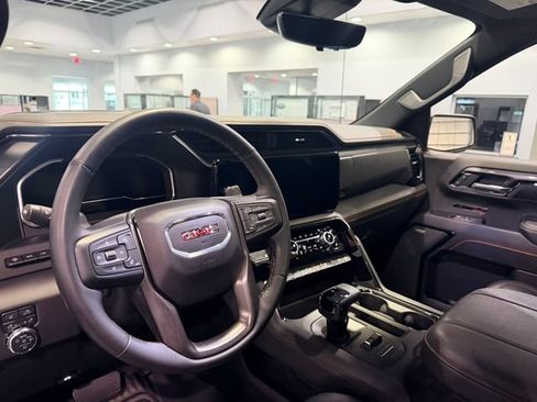 Used 2023 GMC Sierra 1500 AT4 w/ AT4 Premium Package AWD/4WD image 17