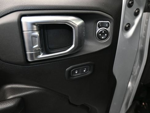 Used 2024 Jeep Wrangler Unlimited image 12