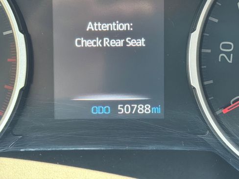 Used 2022 Toyota RAV4 XLE Premium FWD image 8