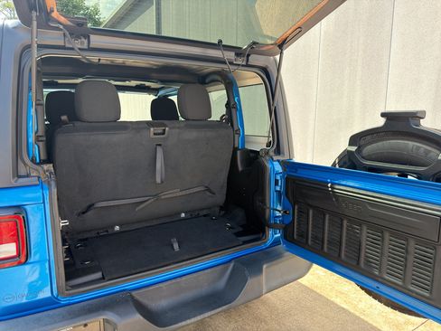 Used 2022 Jeep Wrangler Sport AWD/4WD image 17